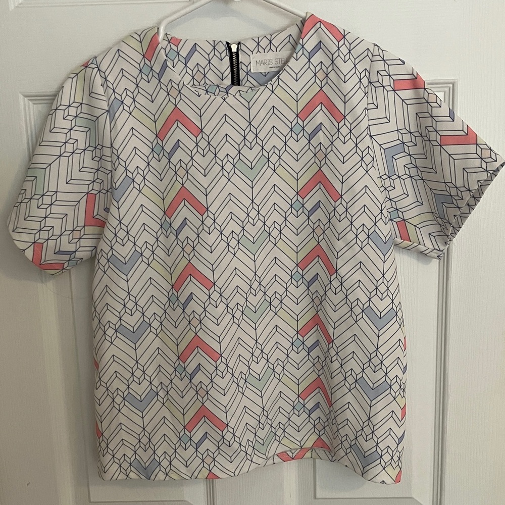 Geometric Patterned Top